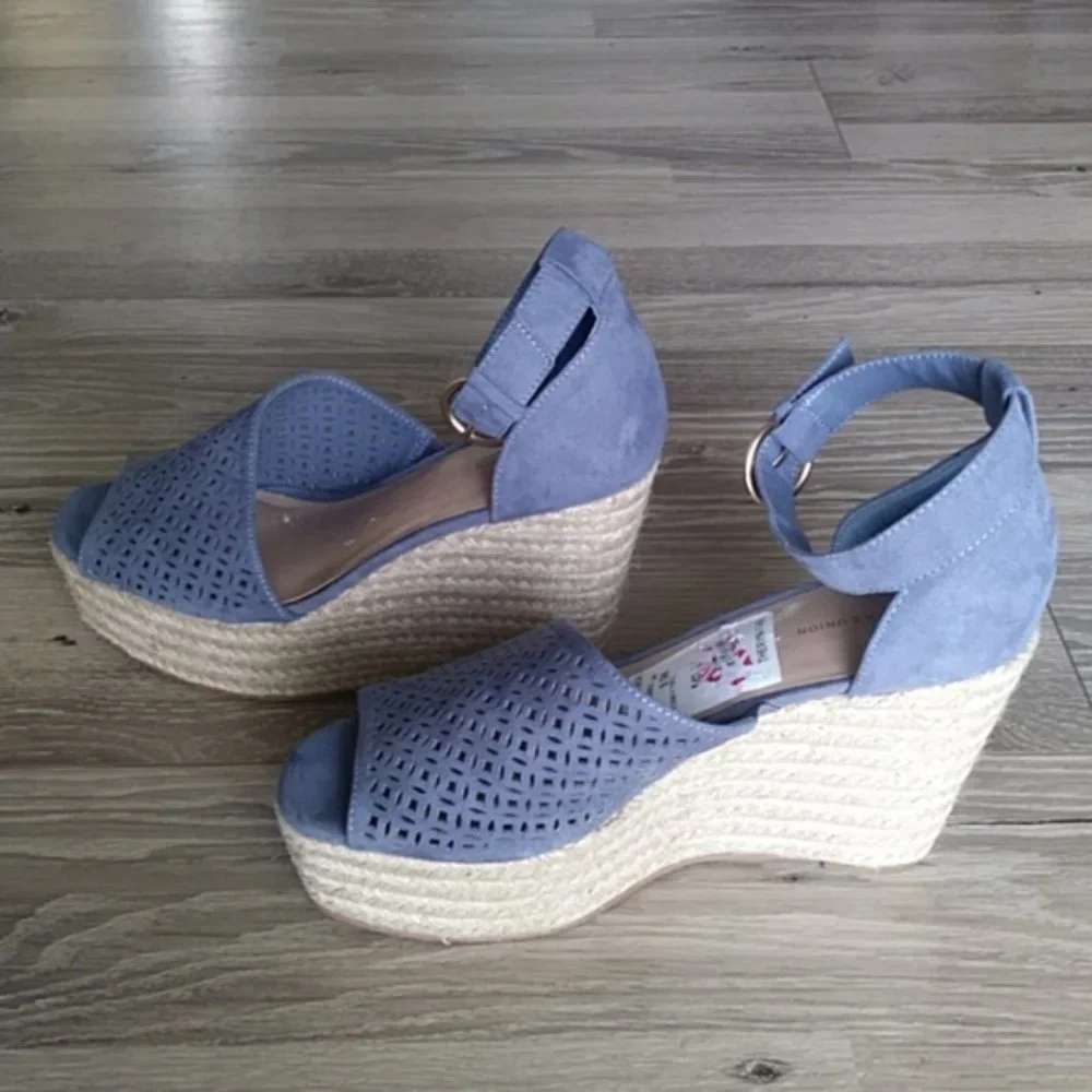 NWOB 14th & Union blue espadrilles sandals